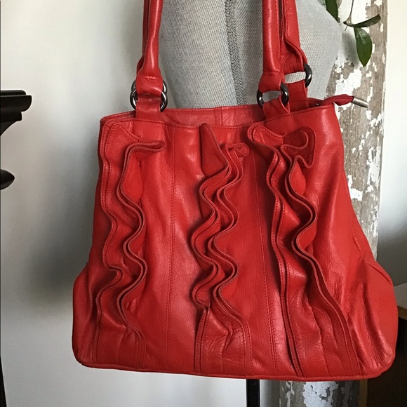 🔥🔥 HOST PICK 🔥🔥 SILVER ROSE leather bag - Picture 2 of 13